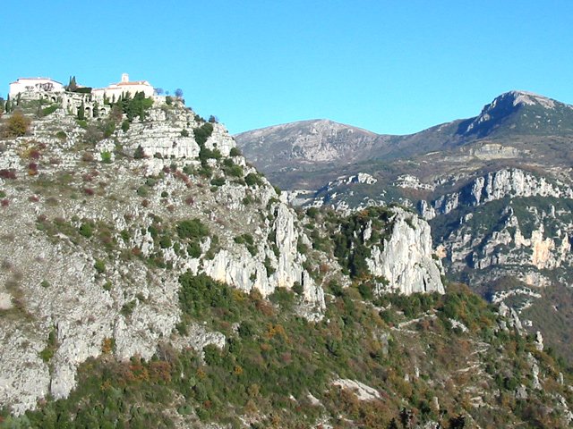 Vue générale de Gourdon prise de la D12 (hors rando)