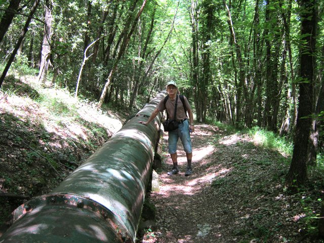 On passerait facilement dans la canalisation