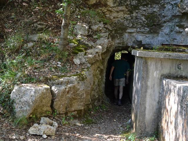 L'entrée d'un des multiples tunnels