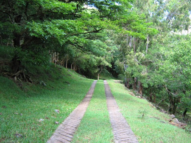 On retrouve d'autres routes à bandes de roulement