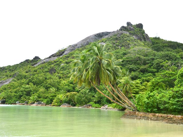 La très belle Anse Ternay, même sous la pluie