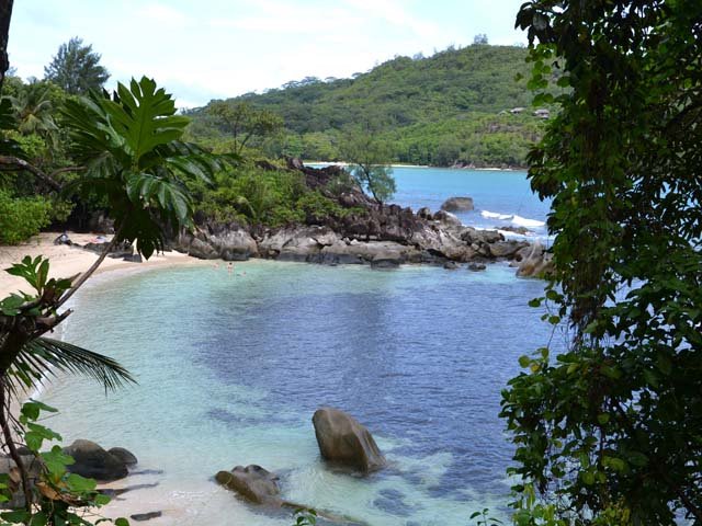 Une des nombreuses anses le long de la route jusqu'à Port Glaud