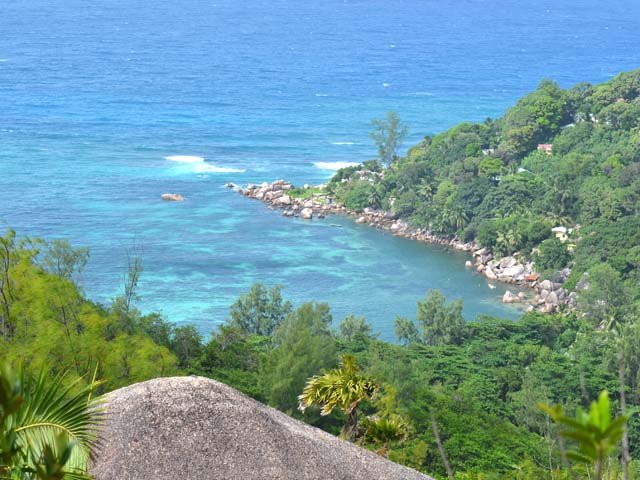Plusieurs panoramas ou points de vue depuis le sommet