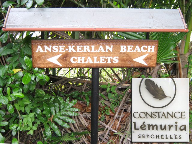 Le golf et l'hôtel longent l'Anse Kerlan