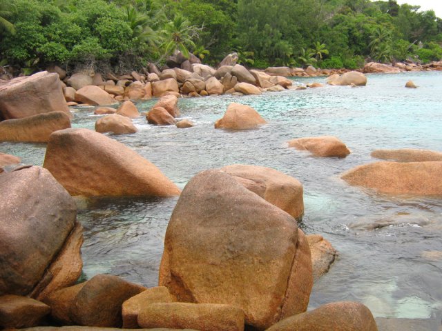 Arrivée dans la zone roche de l'Anse Lazio