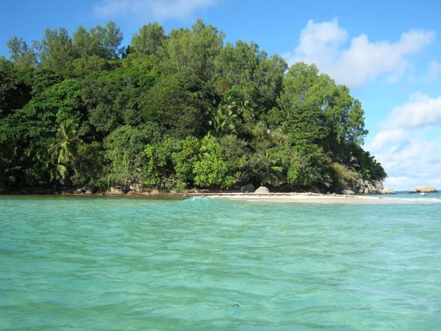 L'arrivée à la plage de Jolly Roger