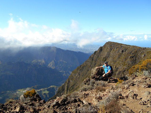 Le Petit Bénare, invisible, ne se remarque qu'à son panneau car son sommet est plat