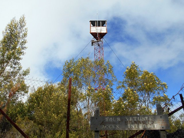Arrivée à la tour de gué vétuste