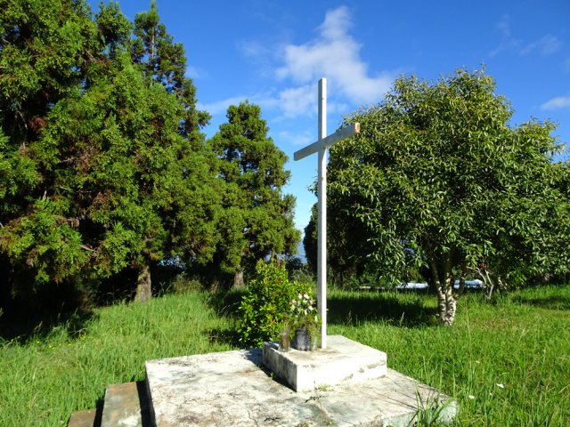Le calvaire dans sa pelouse proche du boulodrome