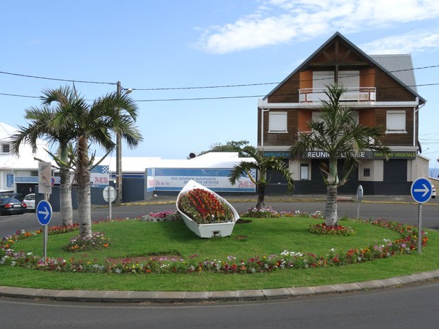 Le rond-point aménagé à la fin de l'Avenue de l'Amiral Lacaze