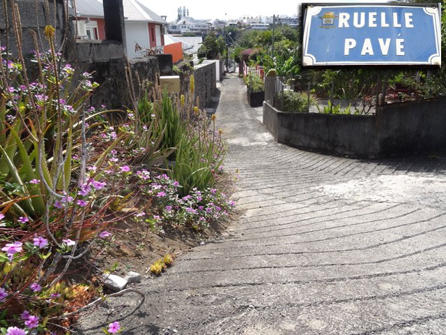 La Ruelle Pavé qu'on prend près de l'église