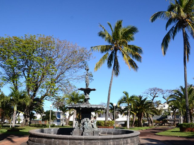 Les jardins entourant l'Hôtel de Ville