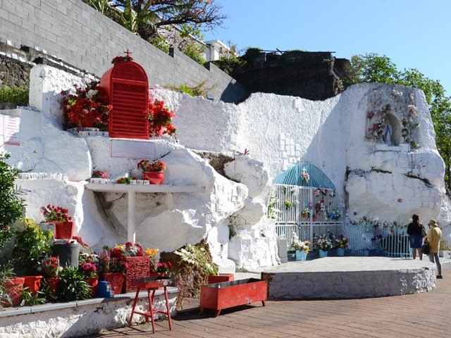 Grotte Notre Dame de Lourdes : le lieu de prière le plus fréquenté de Saint-Pierre