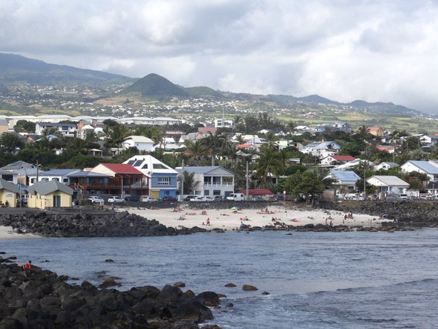 La petite plage vue de la jetée