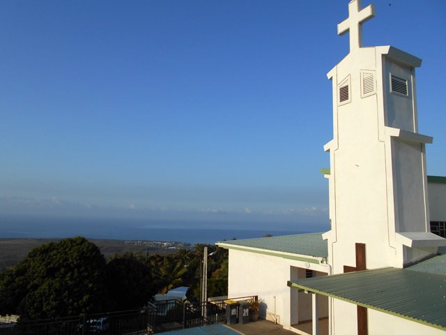 Le point de vue sur l’Étang Salé depuis l'église de la Ravine Sèche, départ de la boucle