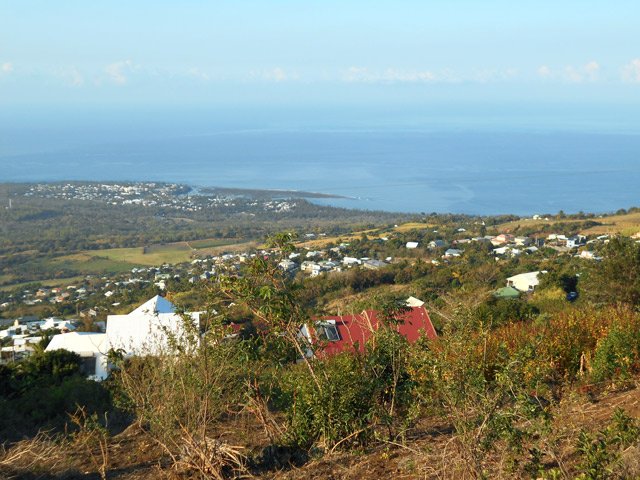 En montant vers le Piton la mare, les panoramas s'élargissent
