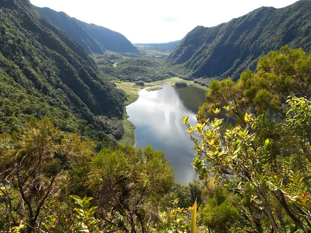Vue inhabituelle du Grand Étang avant la montée aux pylônes