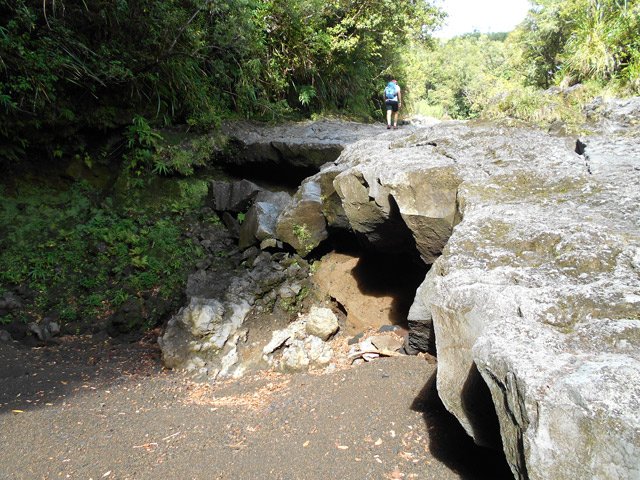 Très vite on arrête de compter fractures, cassés, grottes ou cascades à sec