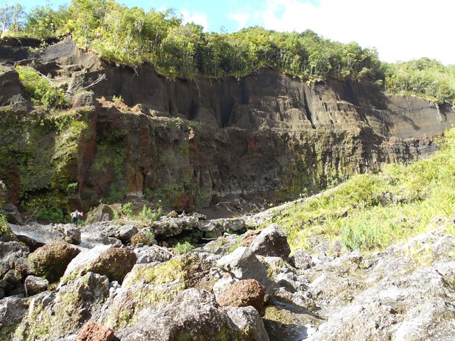 Une grande partie du flanc du Piton Nelson s'est effondré dans la ravine