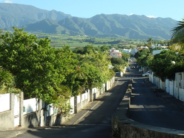 Le Rue de Pretoria avec de larges vues sur les montagnes