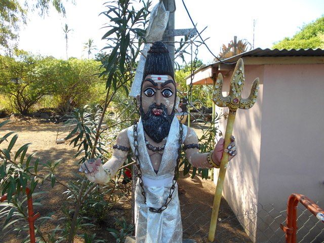 Petit détour vers un mini temple malbar