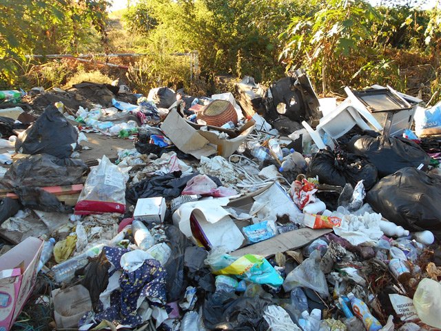 Des amoncellements d'ordures sur les parcours proches des villes