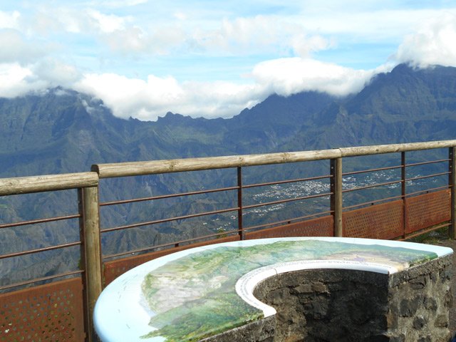 Vues imprenables sur le cirque et table d'orientation pour mieux se situer