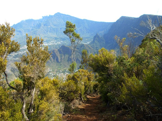 Dernier coup d’œil sur le cirque avant d'entreprendre la descente par la piste