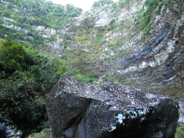 On approche de la muraille de la grande cascade haute de 230 mètres