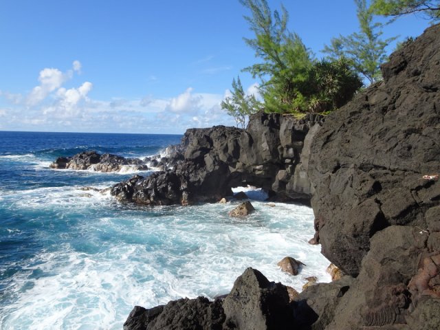 On repère facilement l'arche du Quai de Marie