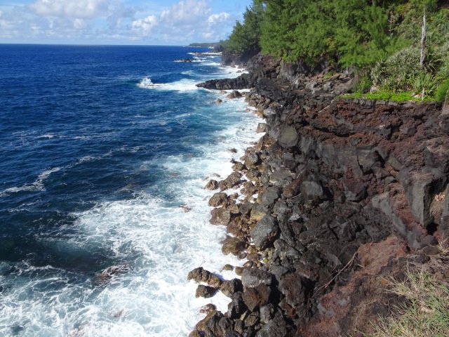 D'importants effondrements obligent à s'éloigner du bord