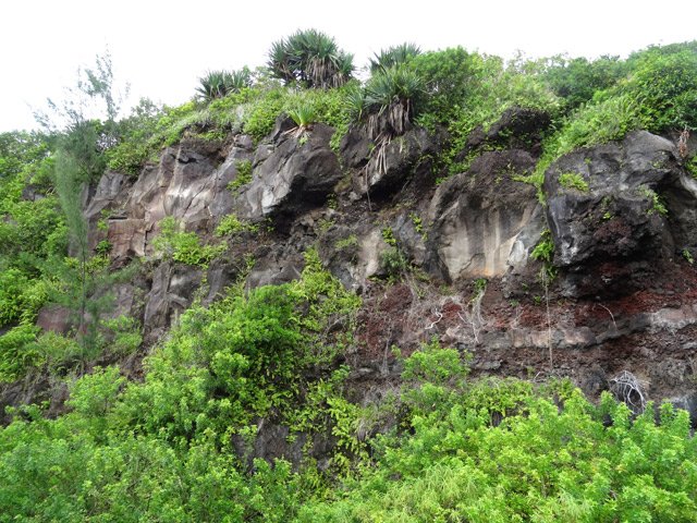 La falaise surchauffée en 2007 a souffert et perdu beaucoup de roches