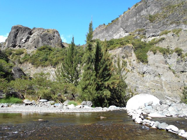 Pitons inhabituels, canyons et paysages sauvages garantis ...
