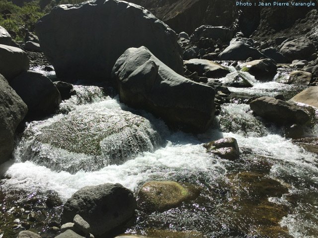 ... Sans compter sur le bruit de l'eau durant 5 heures