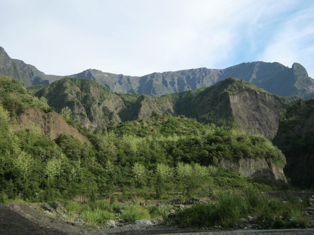 Le Grand Bénare et la forte montée du Reposoir pour rejoindre l'Îlet à Cordes