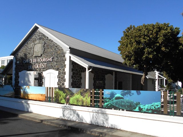 Débuter par une visite à l'Office du Tourisme