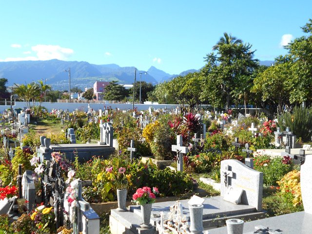 Petite visite au cimetière marin, près des quais