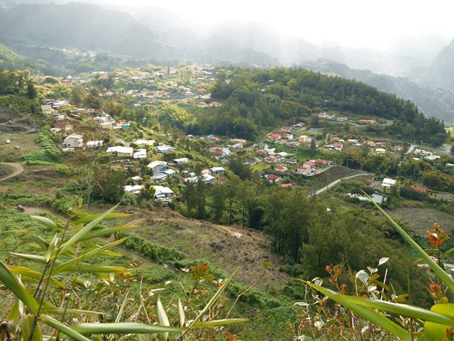 Début de la montée vers Bélouve au-dessus du Plateau Sisahaye