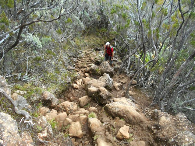 Après la gadoue, les cailloux, tous aussi gros les uns que les autres