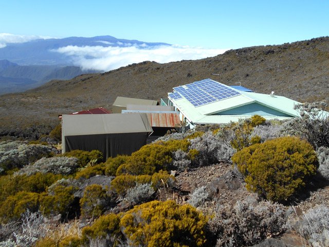 Enfin, l'arrivée au gîte avec de nouvelles vues sur la Fournaise