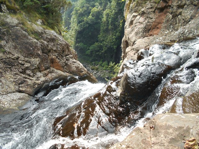 Glissade absolument interdite, sinon, voir photo suivante ...