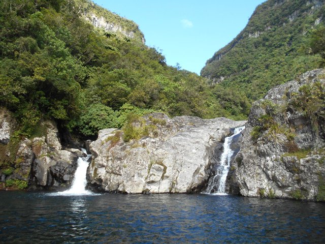 Un beau bassin en montant vers la grande cascade