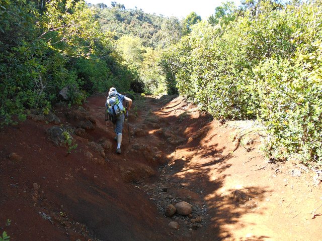 La latérite peut être glissante par temps humide