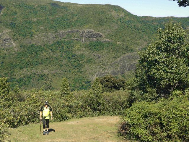 La piste large et herbeuse fait oublier la pente soutenue