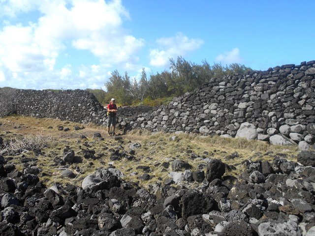 Des murettes de pierre sèche sont érigées dans toute la région