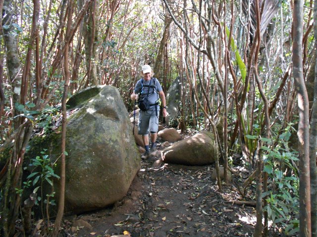 Passage près de gros rochers