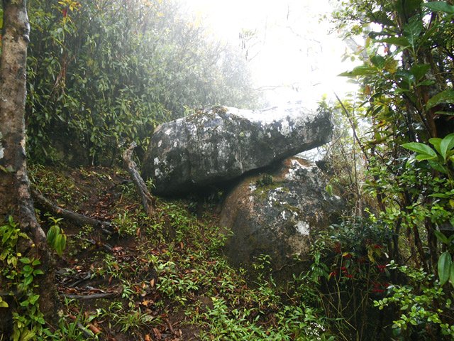 Le dolmen naturel avant l'arrivée