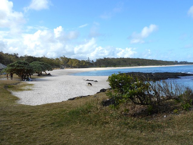 Début de la longue marche le long de la Plage de Blue Bay