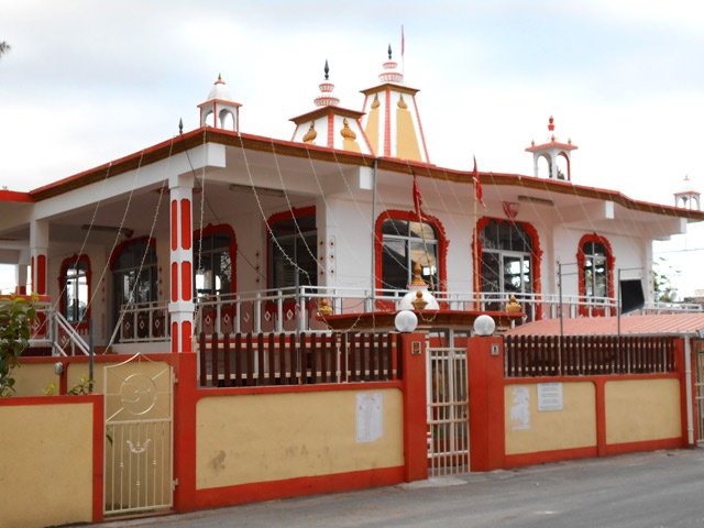 Petit détour jusqu'au temple proche de la plage