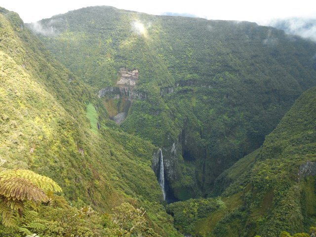 On ne se lasse pas du spectacle des cascades du Trou de Fer